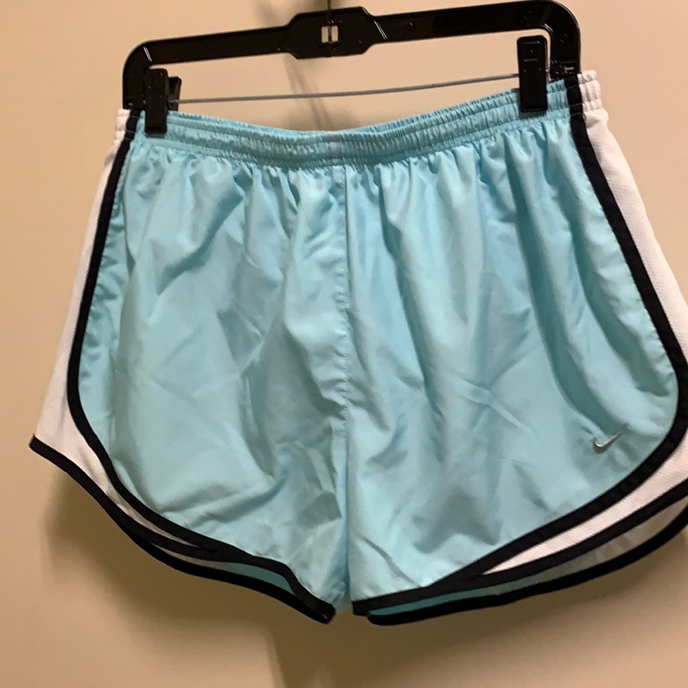 Nike women’s tempo running short